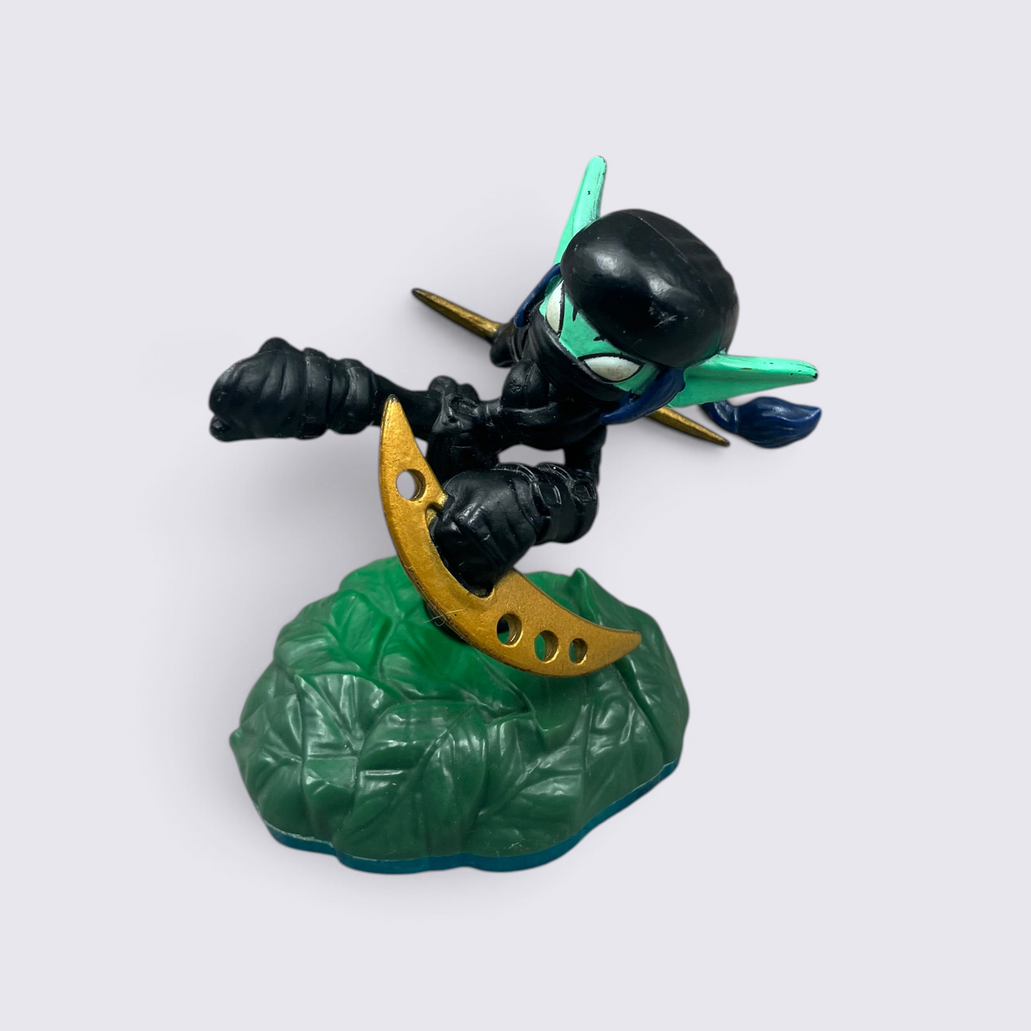 MrPixel Ninja Stealth Elf Series 3 Skylander figure with twin gold blades and green base in a dynamic combat pose.