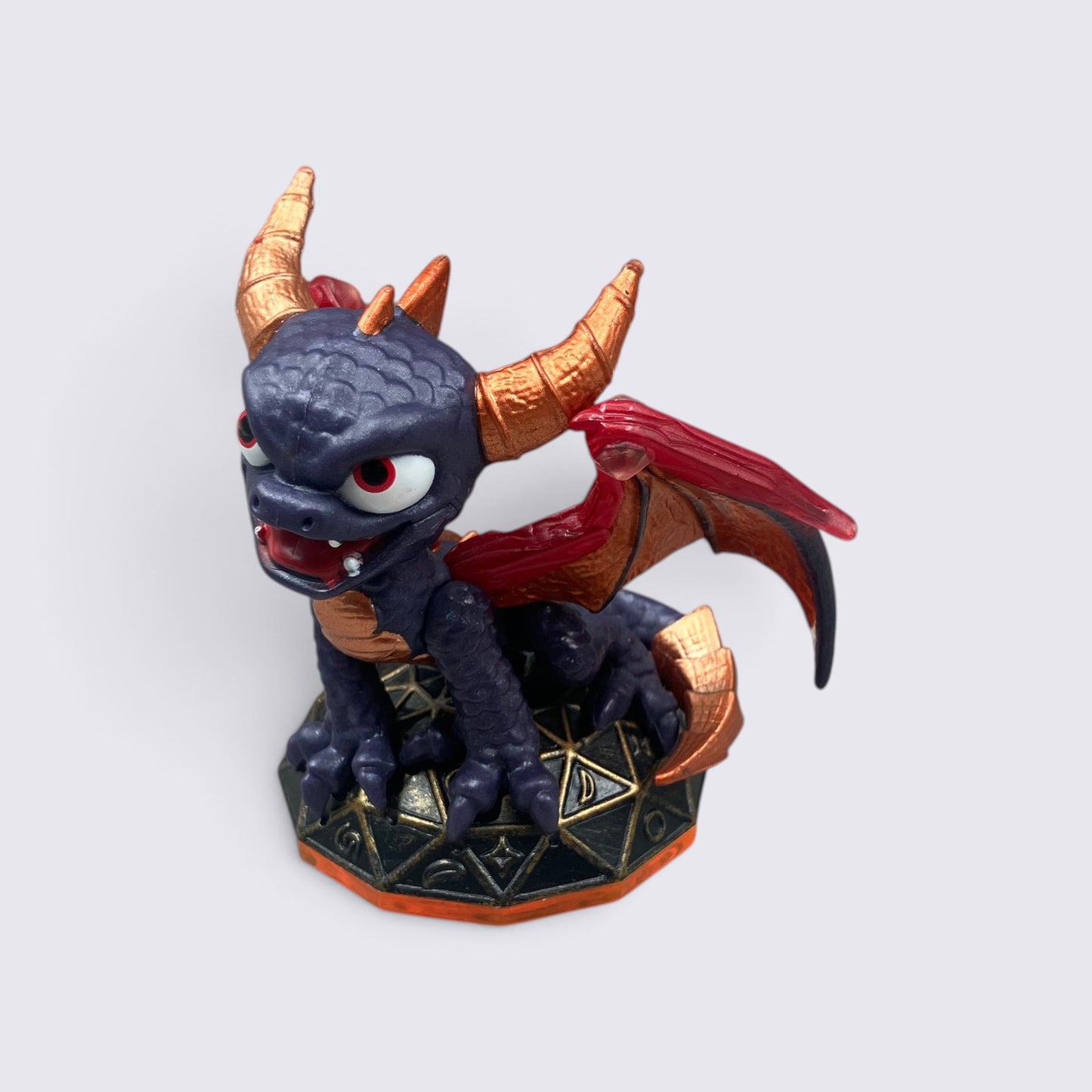 MrPixel Spyro Series 2 purple dragon Skylander figure with orange horns and wings on a magic-element base